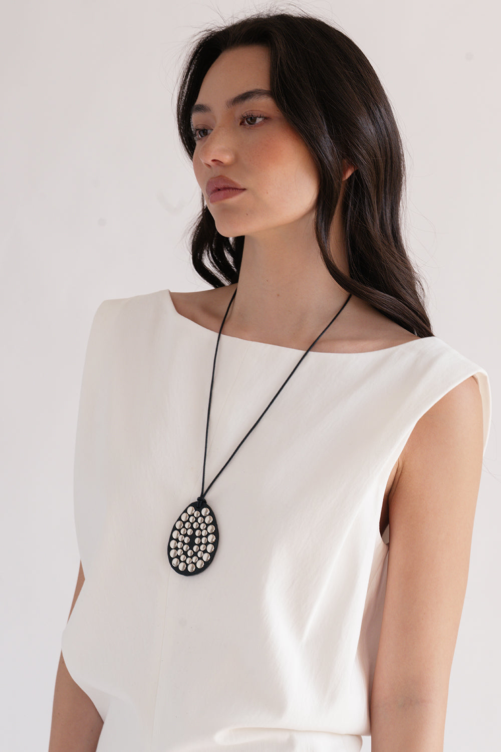 Rivet Cord Necklace 02